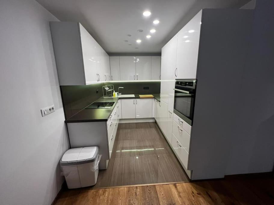 Apartment Porec, Tolle 3 Zi-whg, Sehr Zentral, Zustand! Mit Internet Und W-lan!