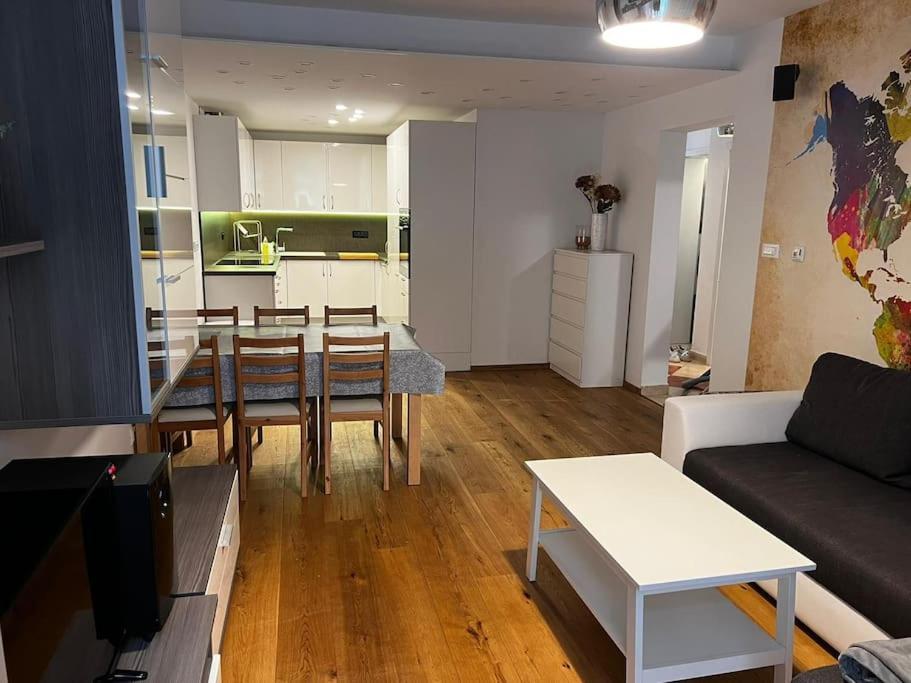 Apartment Porec, Tolle 3 Zi-whg, Sehr Zentral, Zustand! Mit Internet Und W-lan! Porec