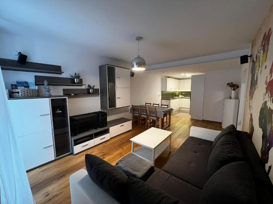 Porec, Tolle 3 Zi-whg, Sehr Zentral, Zustand! Mit Internet Und W-lan! *