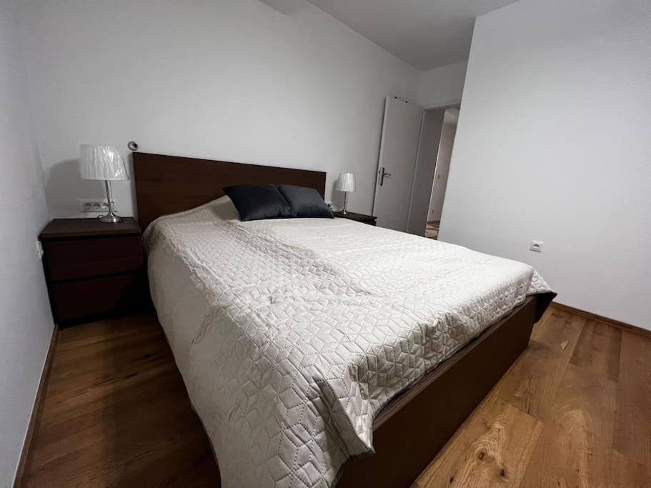 Apartment Porec, Tolle 3 Zi-whg, Sehr Zentral, Zustand! Mit Internet Und W-lan! *